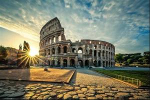 Obtain multi-lingual expert local guides and individual Headsets WI FI with Colosseum Night Tours
