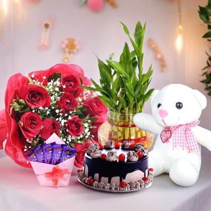 Send Unique Anniversary Gifts For Friends With OyeGifts