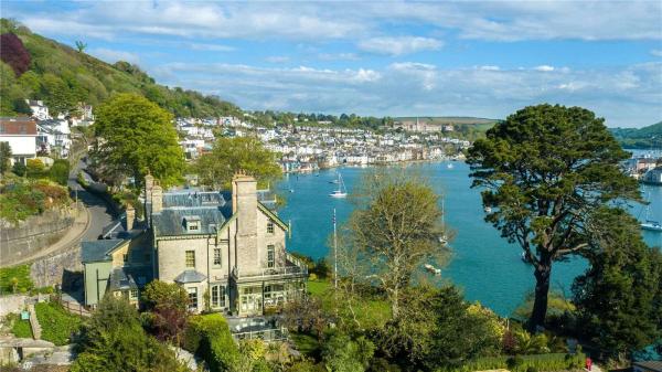 Paradise Point House For Sale
