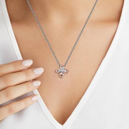 Discover Luxurious Bridal Jewelry at Vivaan and Shop the Most Stunning Diamond Necklace Sets for Your Wedding Day.