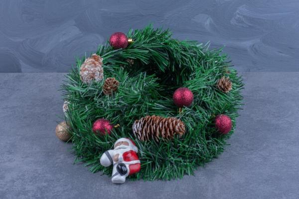 Outdoor Christmas Wreaths on Sale – Add Holiday Cheer to Your Home