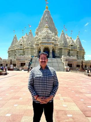 Sandeep Marwah Visits Swaminarayan Akshardham in Robbinsville Advocates for Global Peace Through Art
