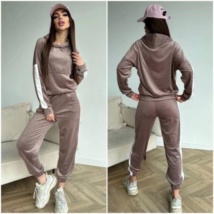 Sportswear Inexpensive of High Quality at Online Store Zero