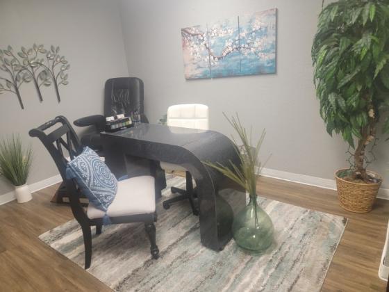Experienced Nail Tech Wanted! Booth Rent Space Available Now