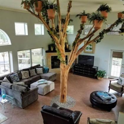 Lookingglass Place: Your Perfect Vacation Home with a Hot Tub