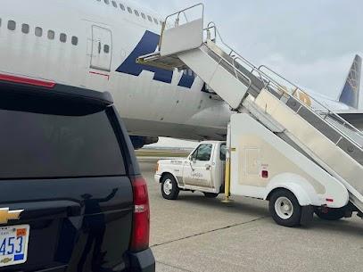 Luxury car transportation services | AAA METRO Black cars
