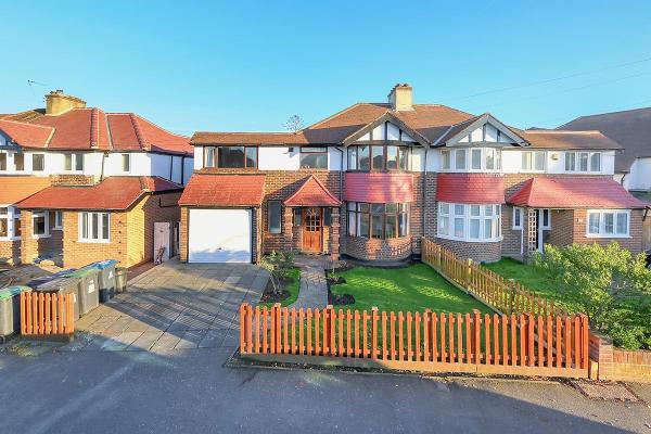 Chiltern Drive, London: Top Affordable Housing Options for Students