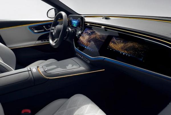 Luxury Car Rental in Miami - Drive with Style at Famous Drive