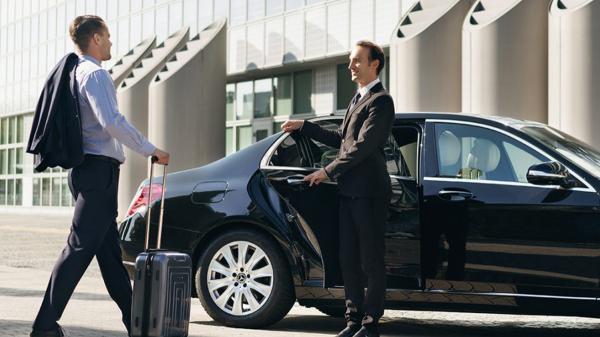 Reliable FRG Airport Transfers to Manhattan | Famous Drive
