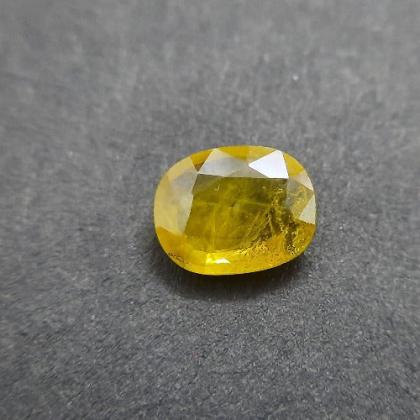 Buy Genuine Yellow Sapphire Stone at Ratnakundli