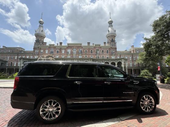 Explore Your Business Travel with Premium Corporate Limo Services!