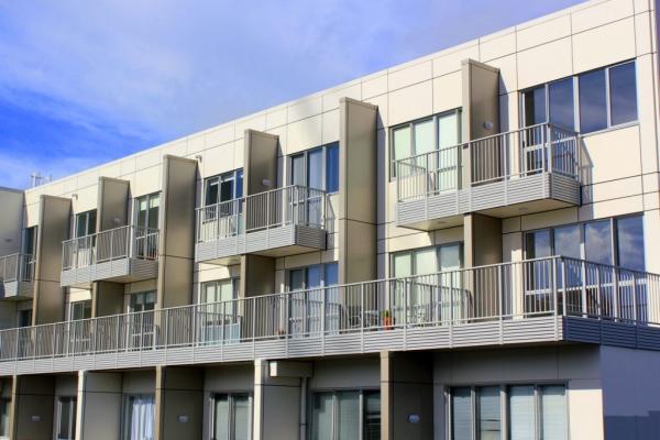 Find aluminium window shrouds NZ in either face-fixed or top-fixed applications