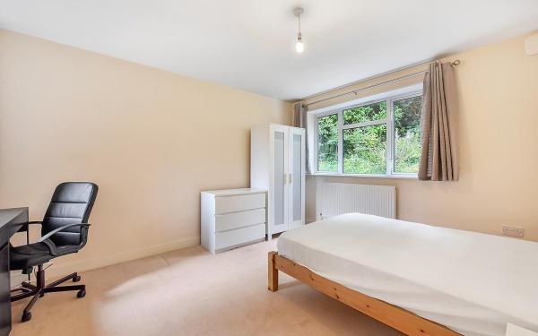 Oak Hill Grove: Perfect Student Accommodation in London