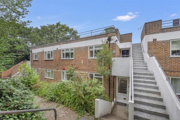 Oak Hill Grove: Perfect Student Accommodation in London