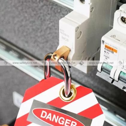 Simplify Safety: Universal Circuit Breaker Lockout for Every Breaker Type