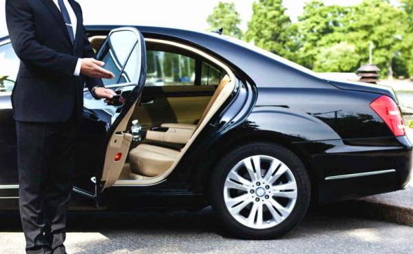 Smooth and Reliable Car Service from Detroit Airport