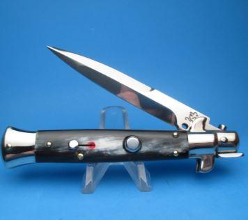 Buy the exquisitely designed Waist Latama switchblades showcasing ageless elegance