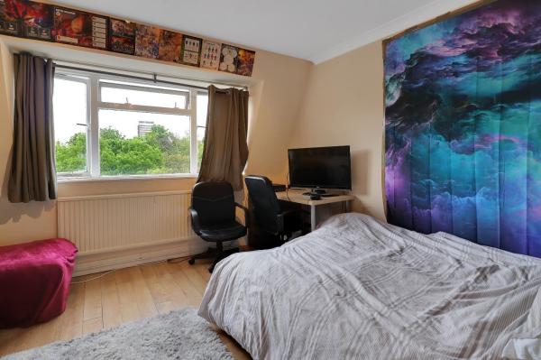 Find Your Ideal Student Home on Grand Walk, Solebay Street, London