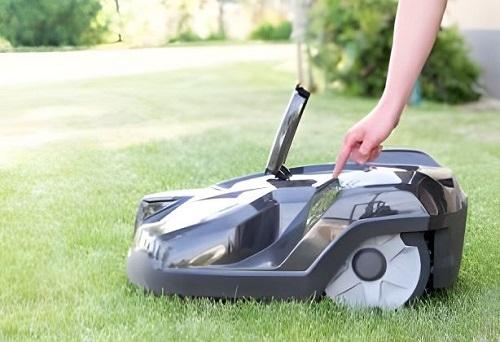Huge Savings on Lawn Mower Robots This Boxing Day