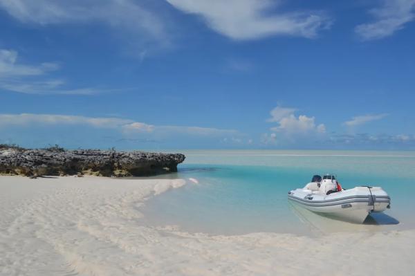 Motor Yacht Charter Bahamas: Enjoy a Sophisticated Experience On The Sea