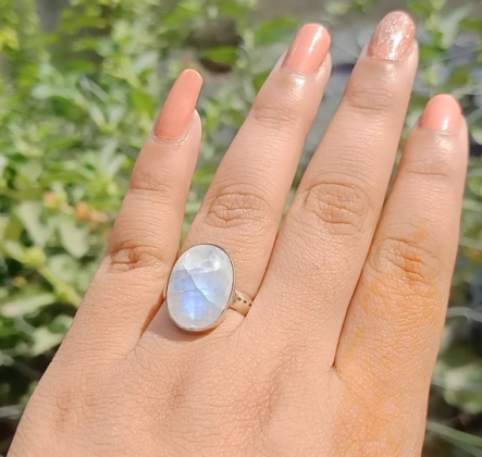 Purchase Moonstone Rings for an Unforgettable Streak of Beauty