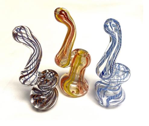 Upgrade Your Smoke Session with the 5 Inch Flex Glass Bubbler Pipe!