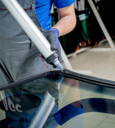 Why You Shouldn’t Delay a Cracked Windshield Fix in Cook County, IL