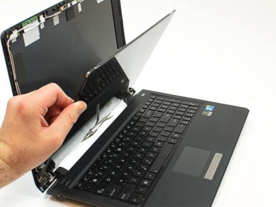 Broken Laptop screen replacement with new