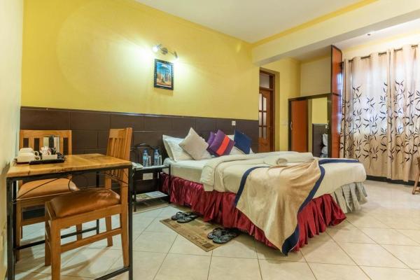 Crest Safari Lodge