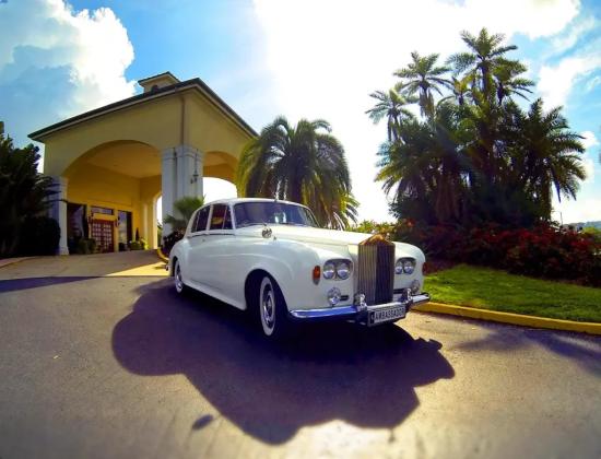 Experience Luxury in a Classic Rolls-Royce Cars