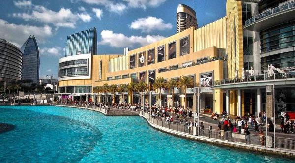 Experience Luxury Shopping, Dining & Entertainment at The Dubai Mall!
