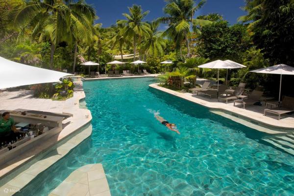 Tropical Paradise Awaits – Stay at Castaway Island Fiji Resort!