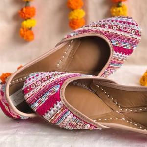 Gulbhahar Punjabi Juttis: Tradition, Comfort, and Style.