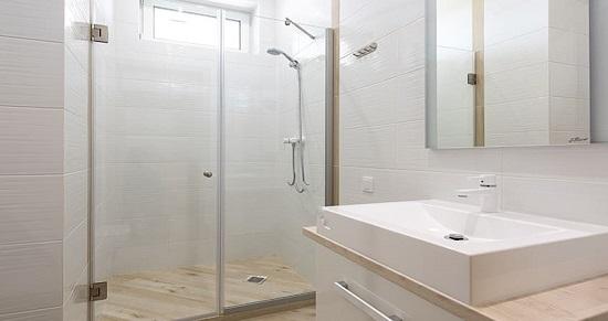 Clear & Elegant: The Perfect Frameless Shower Glass Solution