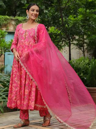 Buy the Perfect Tops and Tunics for Fashion-Forward Women Everywhere