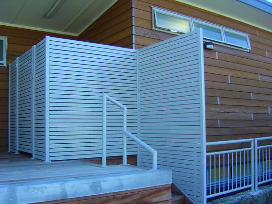 Choose Euro Slat privacy screen fence from PROVISTA that offers durability