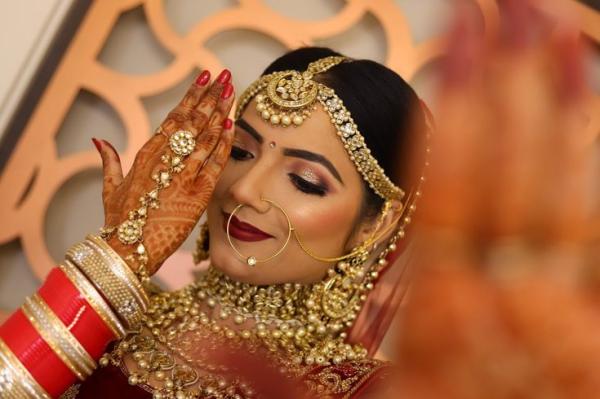 Connect with Wedding makeup artists in Lucknow for personalized wedding looks