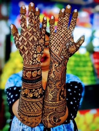 Create Memories with a Professional Mehndi Artist in Lucknow This Year