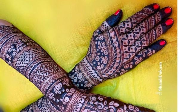 Create Memories with a Professional Mehndi Artist in Lucknow This Year