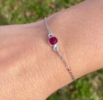 Customizing your cremation ashes bracelet for personal touch