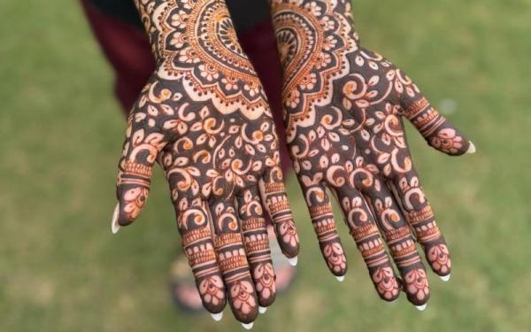 Here’s Where to Book an Affordable mehandi artist in Chandigarh Instantly