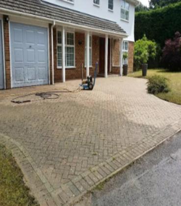 Reliable Roof Cleaning Services in Christchurch | 7909840612