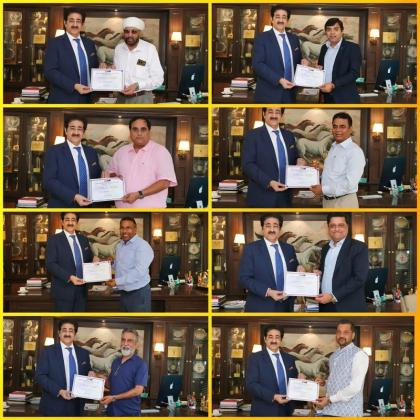 Sandeep Marwah Presents Membership of Indo-Australia Cultural Forum to Delegates from AMON Business