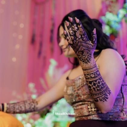 Book early and get the best bridal mehandi artist in Chandigarh for bridal celebrations