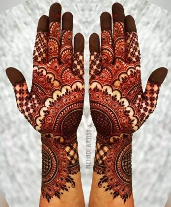 Book top mehndi artists in Gurgaon to get the perfect look for your wedding celebrations