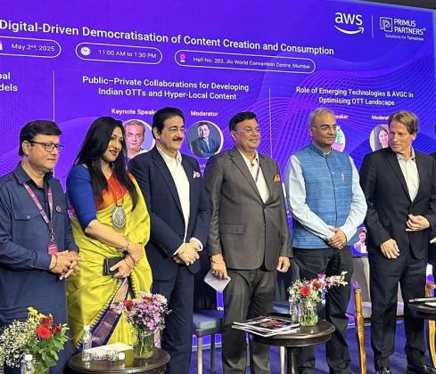 Dr. Sandeep Marwah Wins Hearts at WAVES Summit, for Pioneering Role in Media and Entertainment