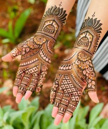 Elegant and detailed art by top mehndi artists in Gurgaon for every bride