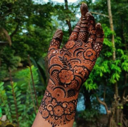 Elevate your wedding with top mehndi artists in Indore for gorgeous and trendy designs