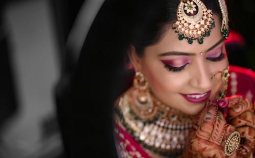 Get stunning transformation from popular makeup artists in Gurgaon at best price