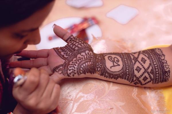 Make Your Day Magical with Best Bridal Mehandi Artist in Lucknow